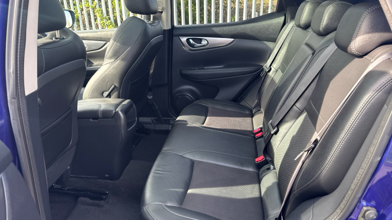 Nissan Qashqai 1.2 DiG-T Tekna 5dr Petrol Hatchback